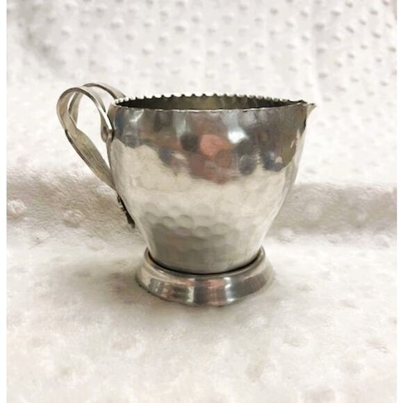 Vintage Rodney Kent Floral/Bow Hammered Aluminum Sugar Bowl, Creamer, Tray Set - Picture 8 of 10